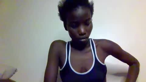 sexy_petittie online show from 10.08.25