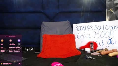 Snapshot of sexy_redgirl chatting on 12.20.25 karoline online show from 12.20.25