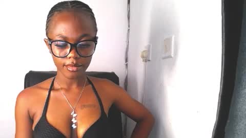 Snapshot of sexy_slimebony chatting on 10.25.25 Rae online show from 10.25.25