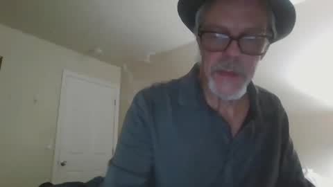 Snapshot of sexy_white_daddy chatting on 02.21.25 Daddy online show from 02.21.25