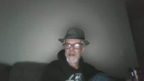 Snapshot of sexy_white_daddy chatting on 02.25.25 Daddy online show from 02.25.25