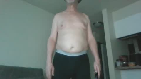 Snapshot of sexy_white_daddy chatting on 02.26.25 Daddy online show from 02.26.25