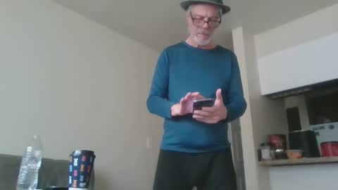 Snapshot of sexy_white_daddy chatting on 02.26.25 Daddy online show from 02.26.25