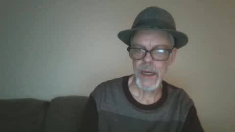 Snapshot of sexy_white_daddy chatting on 02.28.25 Daddy online show from 02.28.25