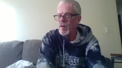 Snapshot of sexy_white_daddy chatting on 03.07.25 Daddy online show from 03.07.25
