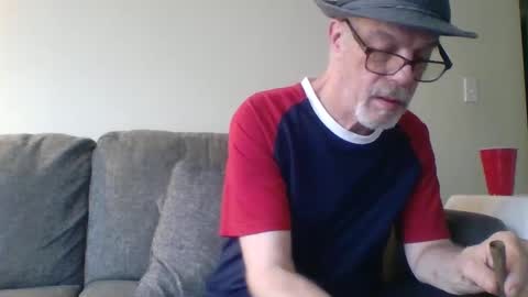 Snapshot of sexy_white_daddy chatting on 03.09.25 Daddy online show from 03.09.25