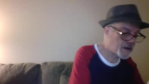 Snapshot of sexy_white_daddy chatting on 03.10.25 Daddy online show from 03.10.25