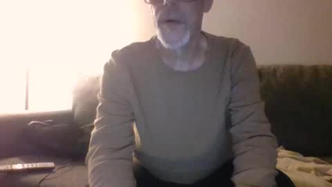 Snapshot of sexy_white_daddy chatting on 03.11.25 Daddy online show from 03.11.25