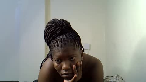 Snapshot of sexy_yello chatting on 10.10.25 Bantu girl online show from 10.10.25