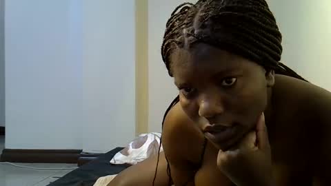 Snapshot of sexy_yello chatting on 10.10.25 Bantu girl online show from 10.10.25