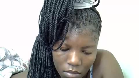 Snapshot of sexy_yello chatting on 10.13.25 Bantu girl online show from 10.13.25