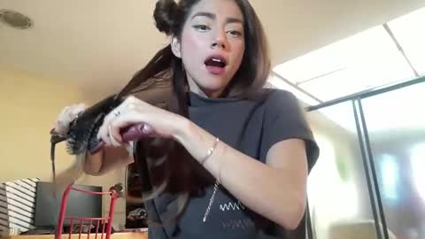 Snapshot of sexyaliceskay chatting on 12.16.25 Alice Skay online show from 12.16.25