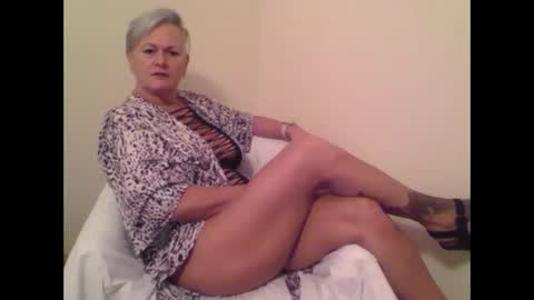 Snapshot of sexyalliekay chatting on 01.01.25 Sexy GILF Allie Kay online show from 01.01.25