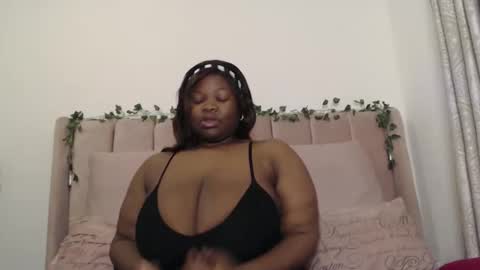 Snapshot of sexyangiexx chatting on 09.16.25 Angie online show from 09.16.25