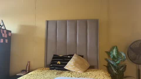 sexyasszeeee online show from 10.19.25