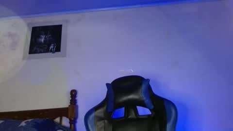 Snapshot of sexyboy_bigclit chatting on 03.01.26 Iker online show from 03.01.26