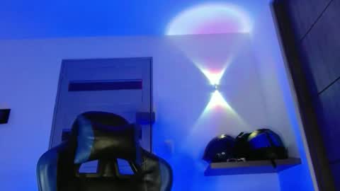 Snapshot of sexyboy_bigclit chatting on 04.23.26 Iker online show from 04.23.26