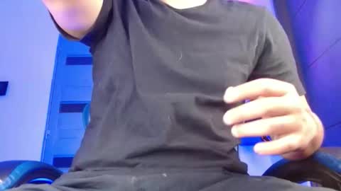 Snapshot of sexyboy_bigclit chatting on 04.27.26 Iker online show from 04.27.26