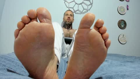 Snapshot of sexycolombian2022 chatting on 12.26.24 Antonioylola online show from 12.26.24