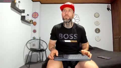 Snapshot of sexycolombian2022 chatting on 11.04.25 Antonioylola online show from 11.04.25