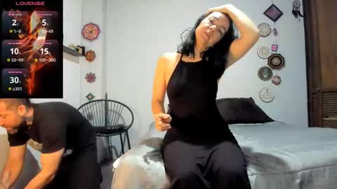 Snapshot of sexycolombian2022 chatting on 11.22.25 Antonioylola online show from 11.22.25