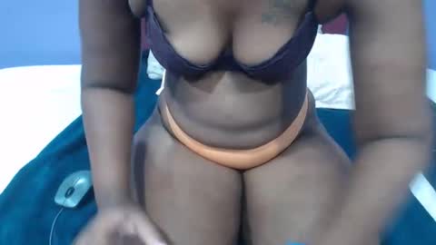 Snapshot of sexycurveyass chatting on 09.21.25 sexycurveyass online show from 09.21.25