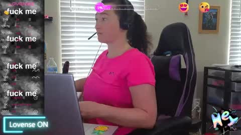 Snapshot of sexydistraction1 chatting on 03.11.25  SexyDistraction  online show from 03.11.25