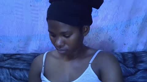 Snapshot of sexydoll002 chatting on 09.17.25 sexydoll002 online show from 09.17.25