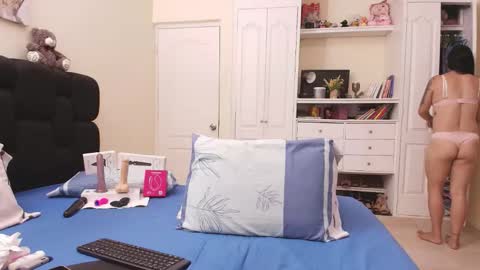 Snapshot of sexyeva_25 chatting on 09.12.25 Eva online show from 09.12.25