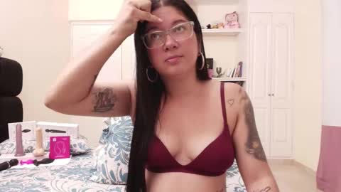 Snapshot of sexyeva_25 chatting on 09.23.25 Eva online show from 09.23.25