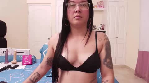 Snapshot of sexyeva_25 chatting on 10.07.25 Eva online show from 10.07.25