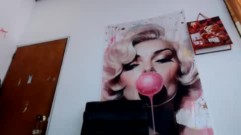 Snapshot of sexyfavgirl chatting on 07.03.26 Mary online show from 07.03.26