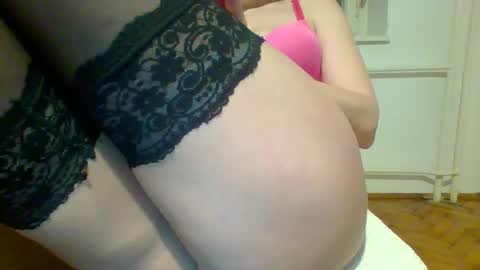 Snapshot of sexyfootlady chatting on 02.05.25 sexyfootlady online show from 02.05.25