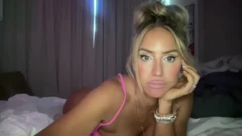 Snapshot of sexygoodvibebabe69 chatting on 12.02.24 Ashley Love online show from 12.02.24