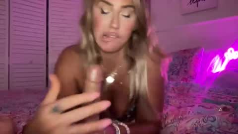 Snapshot of sexygoodvibebabe69 chatting on 09.21.25 Ashley Love online show from 09.21.25