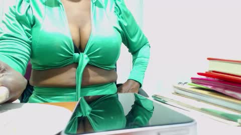 Snapshot of sexyhanny4u chatting on 10.26.25 sexyhanny4u online show from 10.26.25