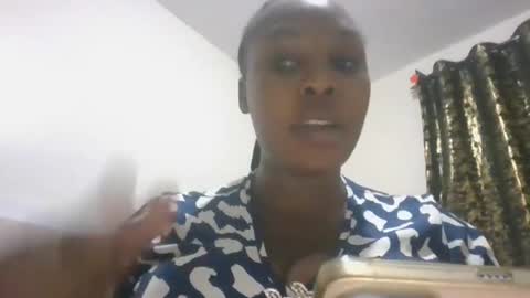 Snapshot of sexylily25 chatting on 10.12.25 lily online show from 10.12.25