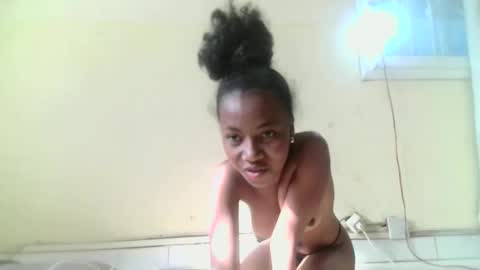 Snapshot of sexylittlebitch261 chatting on 02.19.26 Elania online show from 02.19.26