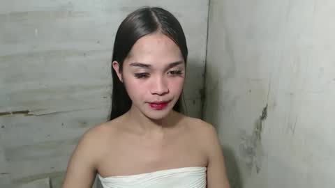 Snapshot of sexylunox chatting on 12.16.25 Lunox3 online show from 12.16.25