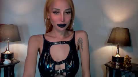 Queen Sofia online show from 05.22.26