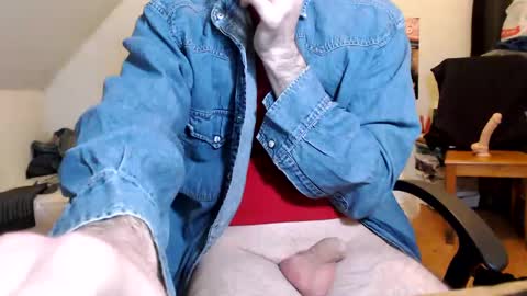 Snapshot of sexyman_fr chatting on 12.29.24 Vincent Vega online show from 12.29.24