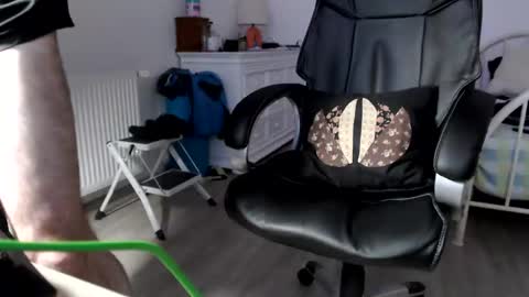 Snapshot of sexyman_fr chatting on 02.19.25 Vincent Vega online show from 02.19.25
