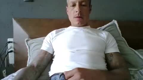 Snapshot of sexymexmen chatting on 10.24.25 Sexy Diego online show from 10.24.25