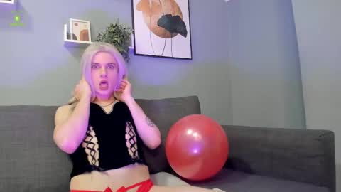 Snapshot of sexymiatrans chatting on 02.14.25 Sexy online show from 02.14.25