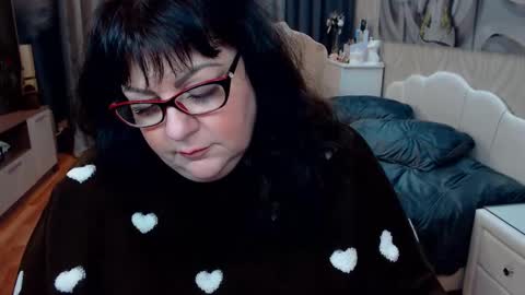 Snapshot of sexymilfsquirter chatting on 01.16.25 Victoria online show from 01.16.25