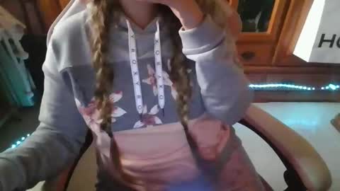 Snapshot of sexymisss24 chatting on 11.15.25 sexymisss24 online show from 11.15.25