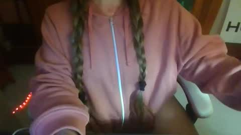 Snapshot of sexymisss24 chatting on 11.28.25 sexymisss24 online show from 11.28.25