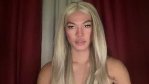 Snapshot of sexynakedweapon chatting on 06.04.26 LIEZEL online show from 06.04.26
