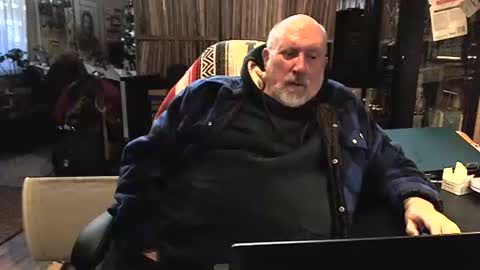 Snapshot of sexyolbear chatting on 12.10.24 Grizz Lee Bear online show from 12.10.24