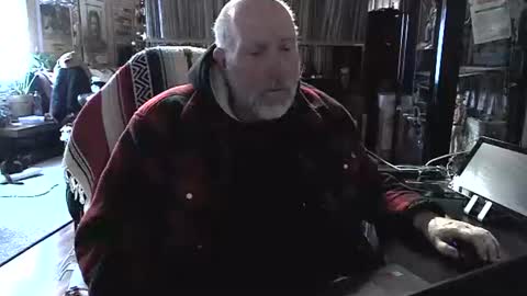 Snapshot of sexyolbear chatting on 12.22.24 Grizz Lee Bear online show from 12.22.24